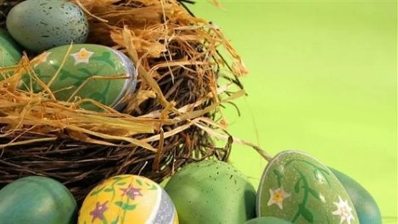 تحولات جريئة.. أحدث صيحات ديكور بيض الربيع بمزيج فاخر بين الرخامي والذهبي